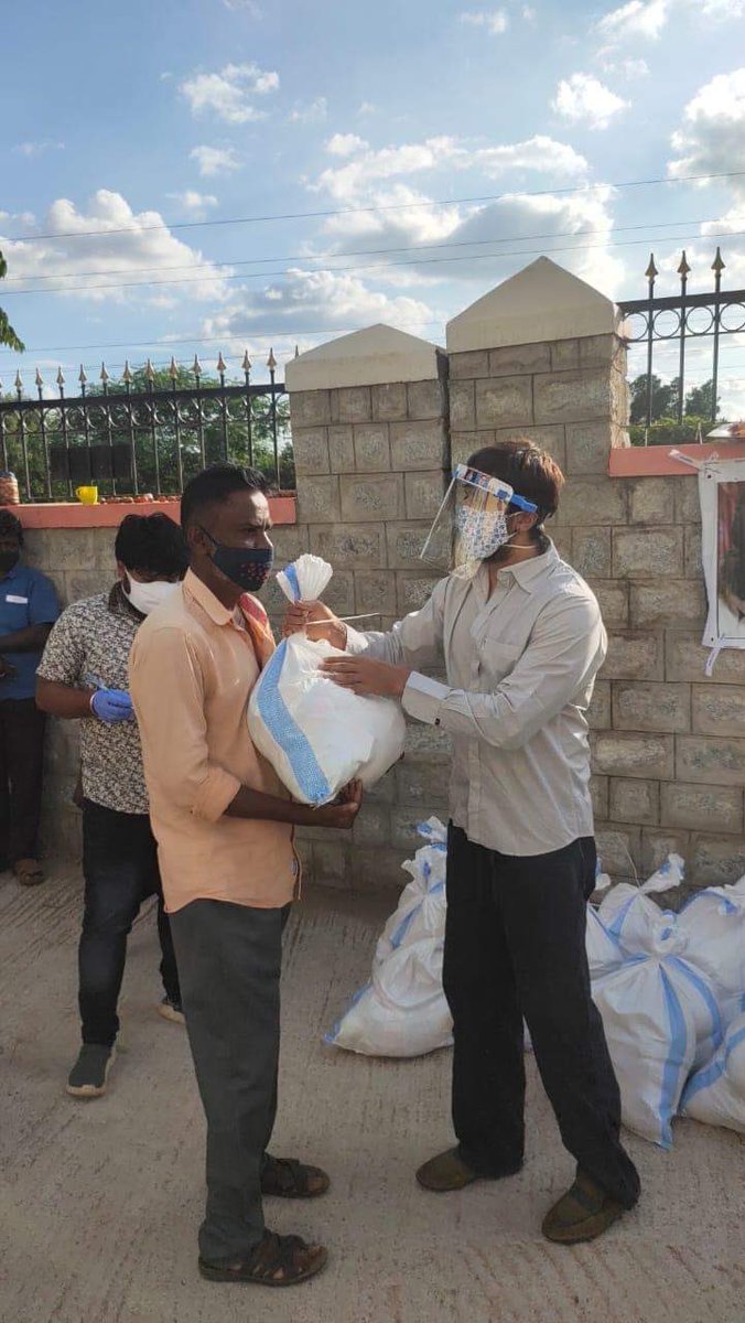 ChetanAhimsa's tweet photo. Yesterday, Chetan Foundation & Veera Kannadigara Gharjane distributed ration kits to our cemetery workers at Jaalalli Cemetery
This is our 5th Bengaluru cemetery after Cox Town, Hebbal, Wilson Garden & Shantinagar
Our #socialwork aims to reach every #cemeteryworker in Bengaluru https://t.co/S7QmtgRczE