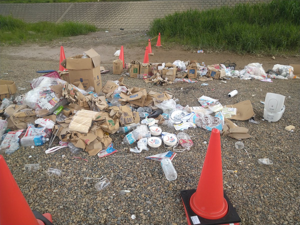 入間川河川敷八瀬大橋下で100人程がノーマスク状態でbbq Djパーティーを開催後に大量のゴミの不法投棄 事後対応のアレ加減で出演してたdjが炎上中 Togetter