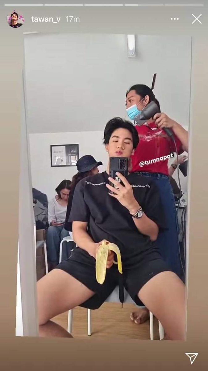 mileapocy's tweet photo. มีอะไรกับกล้วย? @Tawan_V #Tawan_V #newwiee #taynewmissinghours @new_thitipoom https://t.co/PQRzxUtmD4
