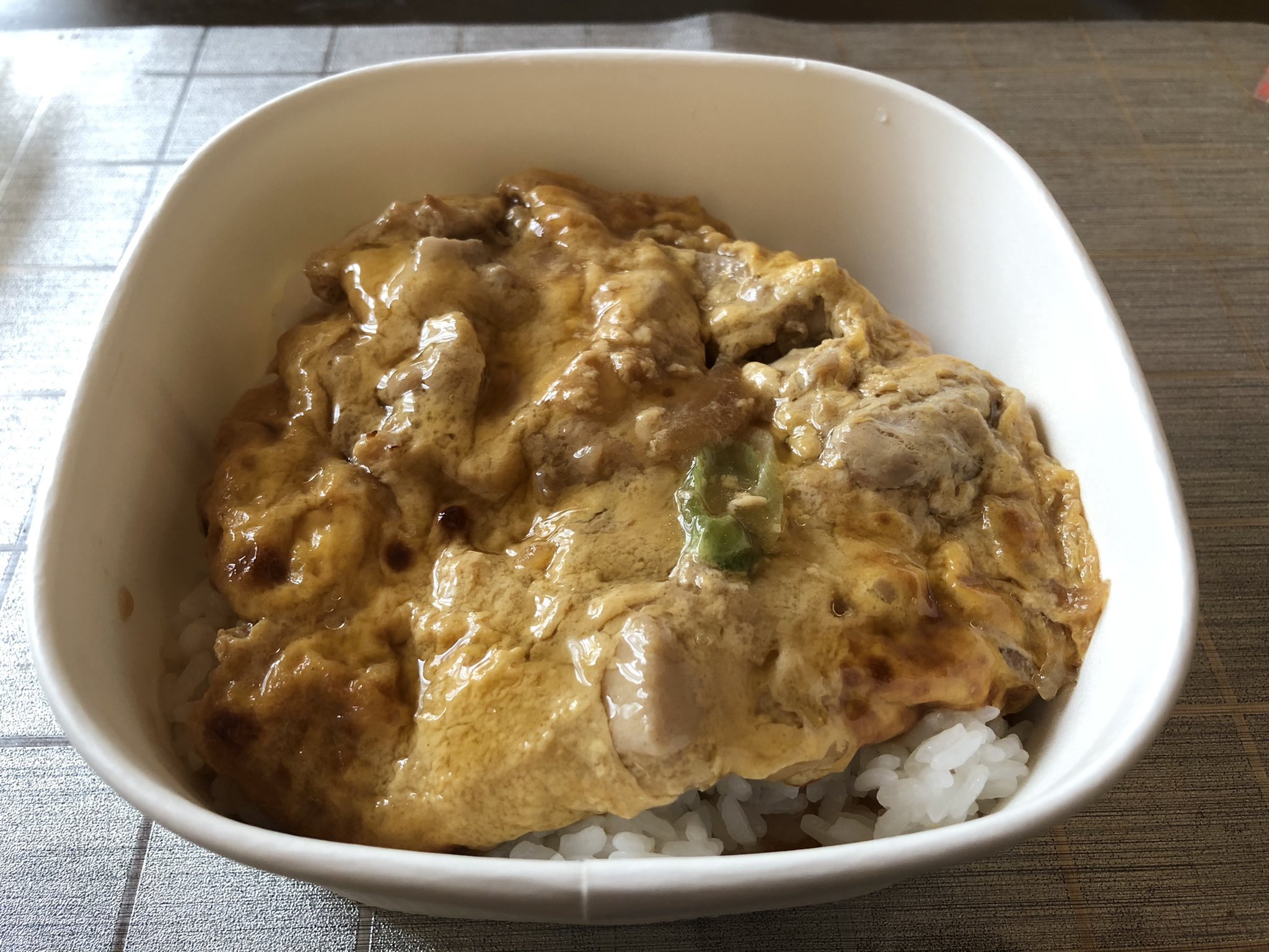 はる ŧ ŧ お昼はセブンの親子丼 コンビニ飯 研究を重ねられてるだけあって いつ何時でも旨い なんか昔より量が減った気がするが セブンイレブン 親子丼 コンビニ飯 コンビニ弁当 T Co Brs8knmtbk Twitter