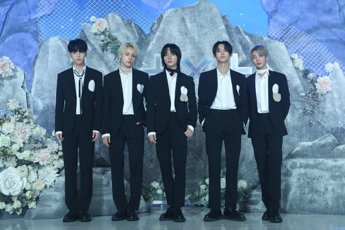 txt_sarangdan2's tweet photo. 210531 #투모로우바이투게더 미디어 쇼케이스 기사 사진 모음 https://t.co/ssGWLq2vWj
