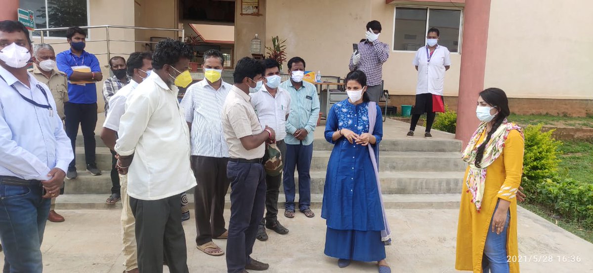 ದಿನಾಂಕ ಮೇ.೨೮ ರಂದು ಜಿಲ್ಲಾಧಿಕಾರಿಗಳಾದ ಶ್ರೀಮತಿ  ರೋಹಿಣಿ ಸಿಂಧೂರಿ ಅವರು ಶುಕ್ರವಾರ ಹುಣಸೂರು ಮತ್ತು ಪಿರಿಯಾಪಟ್ಟಣ ತಾಲ್ಲೂಕಿಗೆ ಭೇಟಿ ನೀಡಿ ಕೋವಿಡ್ ಕೇರ್ ಸೆಂಟರ್‌ಗಳ ವ್ಯವಸ್ಥೆ, ವೈದ್ಯಕೀಯ ಸೇವೆ ನೀಡುತ್ತಿರುವ ಬಗ್ಗೆ ತಾಲ್ಲೂಕಿನ ವಿವಿಧ ಗ್ರಾಮಗಳಿಗೆ ಭೇಟಿ ನೀಡಿ ಪರಿಶೀಲನೆ ನಡೆಸಿದರು.
#Mysuru
#CovidFreeMysuru