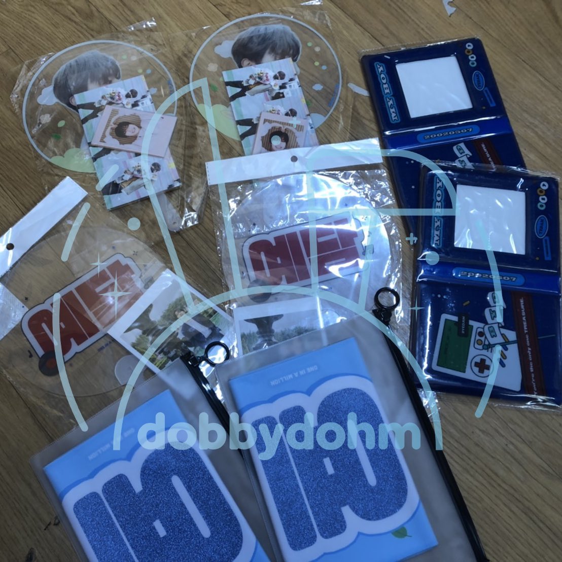 dobbydohm's tweet photo. ✨ ONE IN A MILLION 1st Cheering Kit.
𝙎𝙥𝙧𝙞𝙣𝙜 𝘽𝙧𝙚𝙚𝙯𝙚 by @oiam_byd 

arrived in KR warehouse ✨ https://t.co/1FHoslHuOy