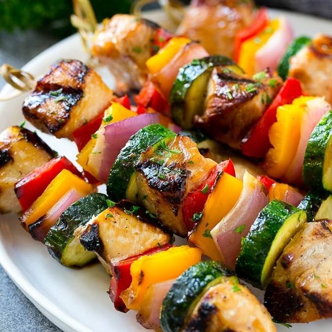 AbsoluteFitNE's tweet image. Monday meal inspiration- it's a sunny bank holiday! So a BBQ is definately on the cards. You can make it healthy with these chicken &amp;amp; veg kebabs.  Cube your favourite veg &amp;amp; 1 chicken breast, layer onto the kebab stick &amp;amp; sprinkle with lemon juice. Happy bank holiday to u all! ☀️☀️