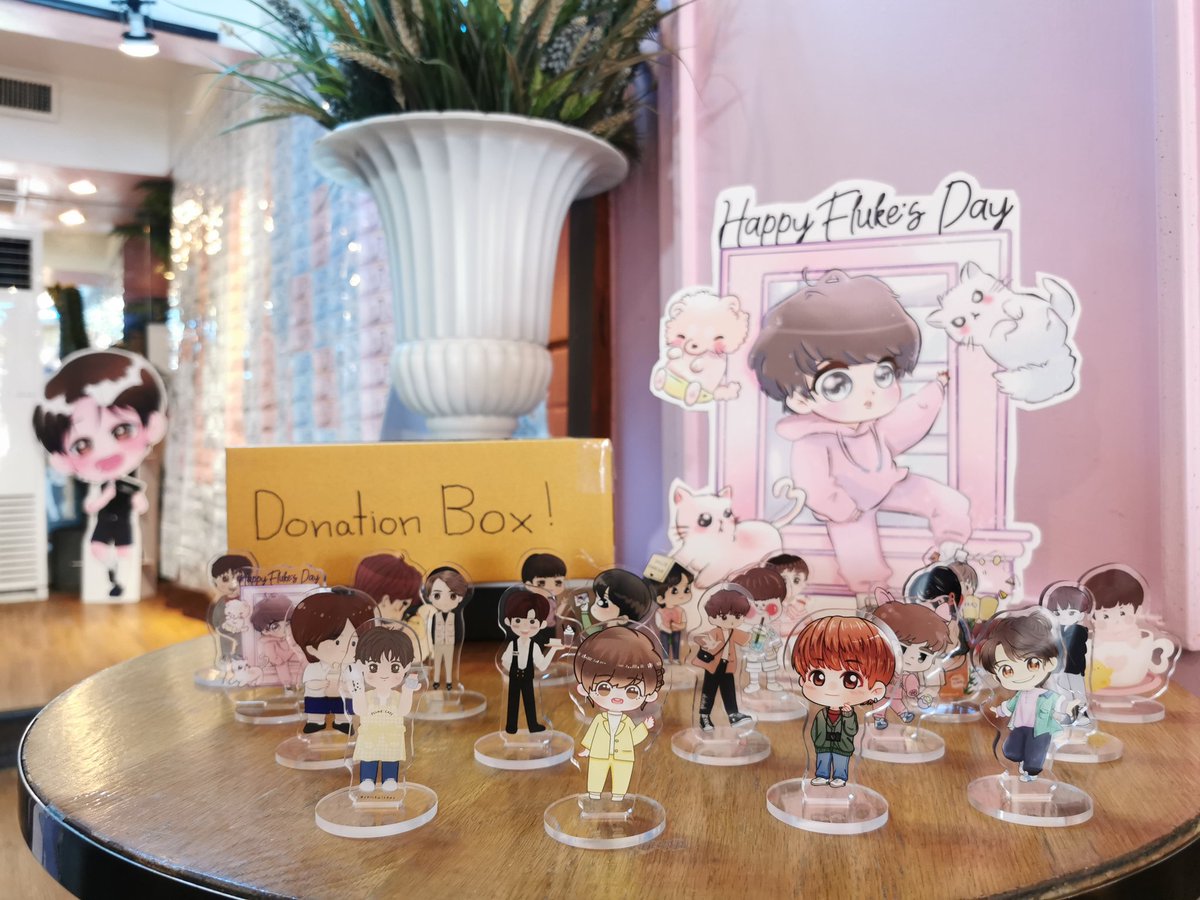 FlukeArea's tweet photo. ขอเชิญชวนร่วมทำบุญ
ทุก 199 บาท
รับสแตนดี้ 1 แบบ
สแตนดี้แฟนอาร์ตในคาเฟ่ 21 แบบ
มีแบบละ 9 ตัว
สนับสนุนโดย
@NokK_KL @tarlocktoctac
#เจ้าแก้มก้อน
#Fluke_Natouch
#OnceWithFlukeCafe
ปล. ทีมหน้าจอหากสนใจร่วมทำบุญ
เก็บค่าส่งเพิ่ม 30 บาท (ลทบ.) https://t.co/RtI3NJ3VGW