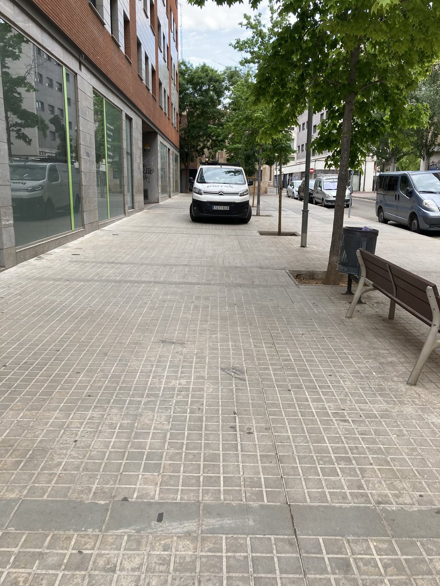 La vorera del carrer Arimon és de puta mare. Pels cotxes, clar. 
<a href="/protegimnos/">Protegim els vianants</a> <a href="/RevoltaEscolar/">Revolta Escolar Cat</a> <a href="/Aj_Sabadell/">Ajuntament Sabadell</a> <a href="/socmartafarres/">Marta Farrés/❤️</a> 
Ens bi podriem anar posant, no??