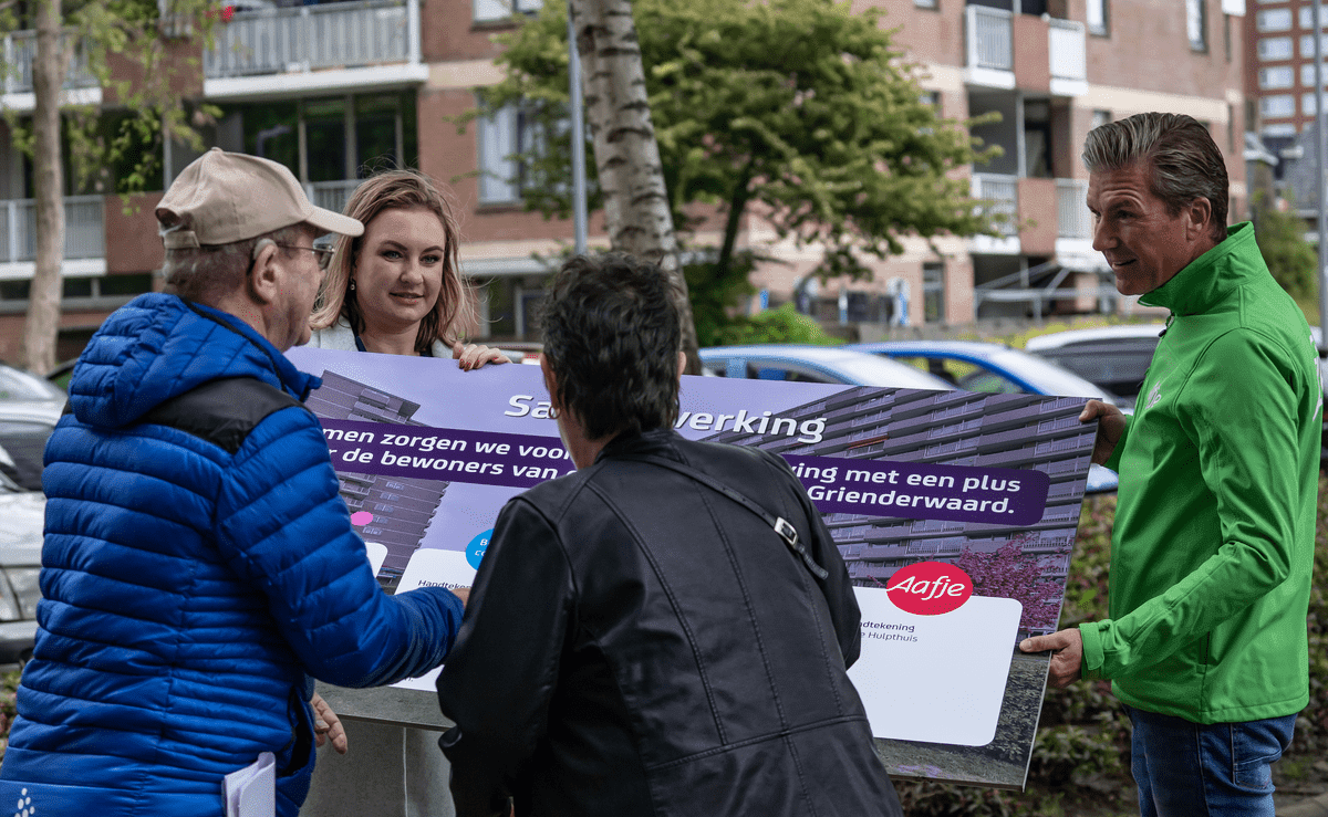 wijzijnvanaafje's tweet photo. 25 mei is de nieuwe #Thuisplusflat Aafje officieel geopend. De Thuisplusflat biedt zoโn 500 senioren de kans langer thuis te wonen. Dit doordat er in de Thuisplusflat meer zorg- en recreatievoorzieningen aan huis zijn. Een vast team van Aafje #Thuiszorg biedt zorg in deze flat. https://t.co/EE7VGBubpX