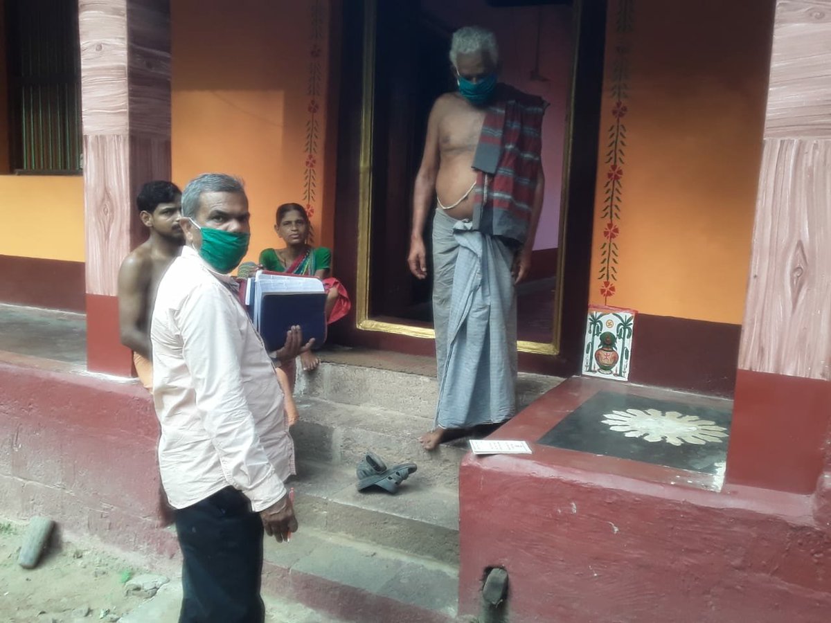 BlockBsso's tweet photo. ମାହାଙ୍ଗା ବ୍ଲକ୍ ର ବିଭିନ୍ନ ପଞ୍ଚାୟତ ରେ କୋଭିଡ୍ କୁ ଦୃଷ୍ଟି ରେ ରଖି ଓଡ଼ିଶା ସରକାରଙ୍କର ନିଷ୍ପତି କୁ ଗୁରୁତର ଦେଇ ଘର କୁ ଘର ବୁଲି ଭତ୍ତା ବଣ୍ଟନ @SSEPD2 @CuttackDM https://t.co/PIfWtZvHAx