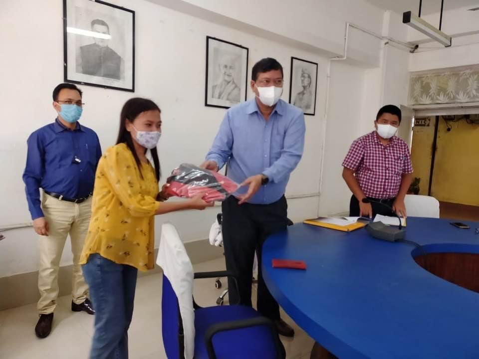 DC_DimaHasao's tweet photo. @Protirudhi bandu are of great assistance during disaster, giving away caps and jackets. https://t.co/H49RdEyQjS