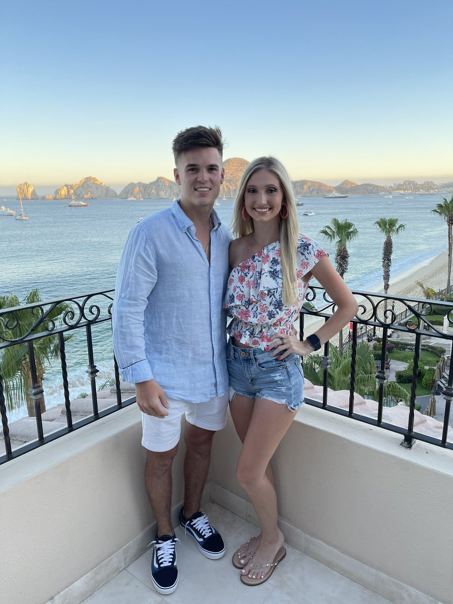 MadisynFreeman's tweet photo. meet me in cabo☀️ @cacalamari83 https://t.co/FlyevfZYcO