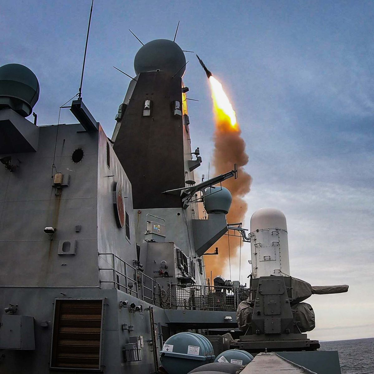 NavyLookout's tweet image. Sea Viper @HMSDragon #FormidableShield2021