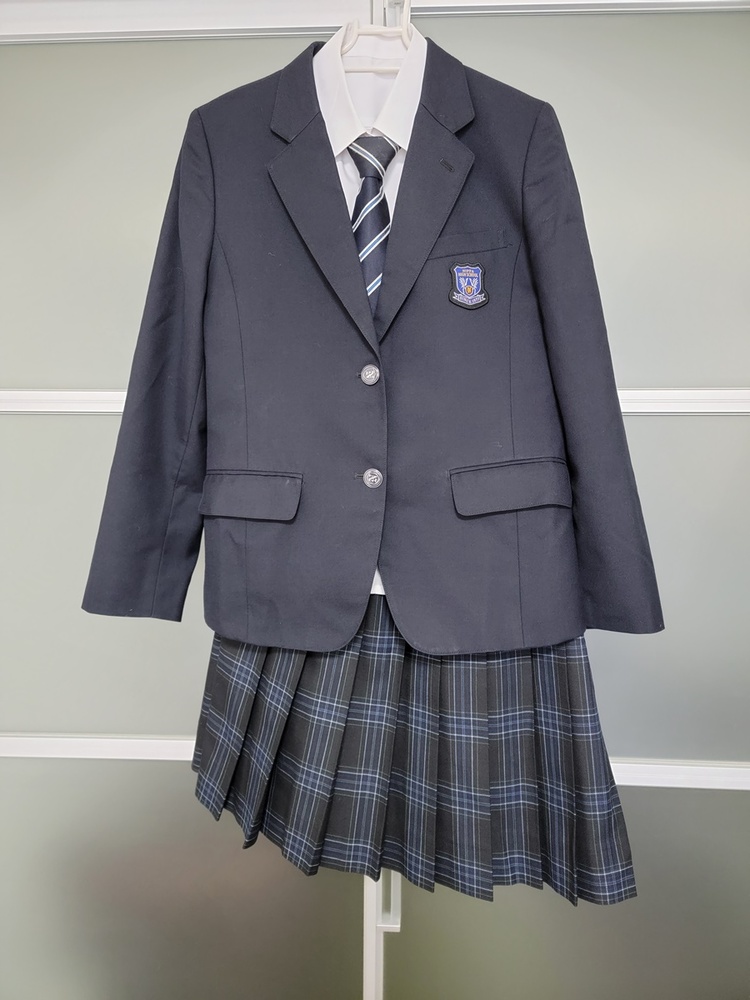 新羽高校の制服 - ひざ丈スカート