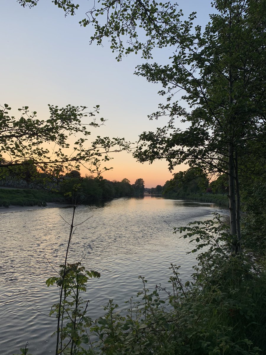 AndreaStenton23's tweet photo. #dumfries was looking glorious last night #rivernith #stmichaelsbridge #dockpark https://t.co/Wl6aPKruaI