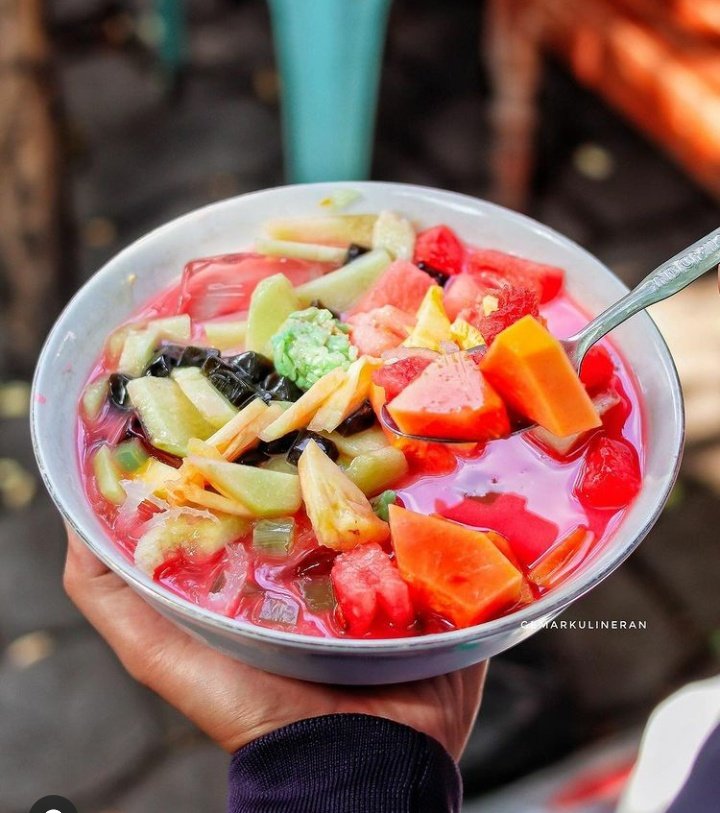 tyanways's tweet photo. Ga suka boba,lontang lantung, minuman kekinian yg lain..sukanya es buah...🤗 https://t.co/fjVduZYuap