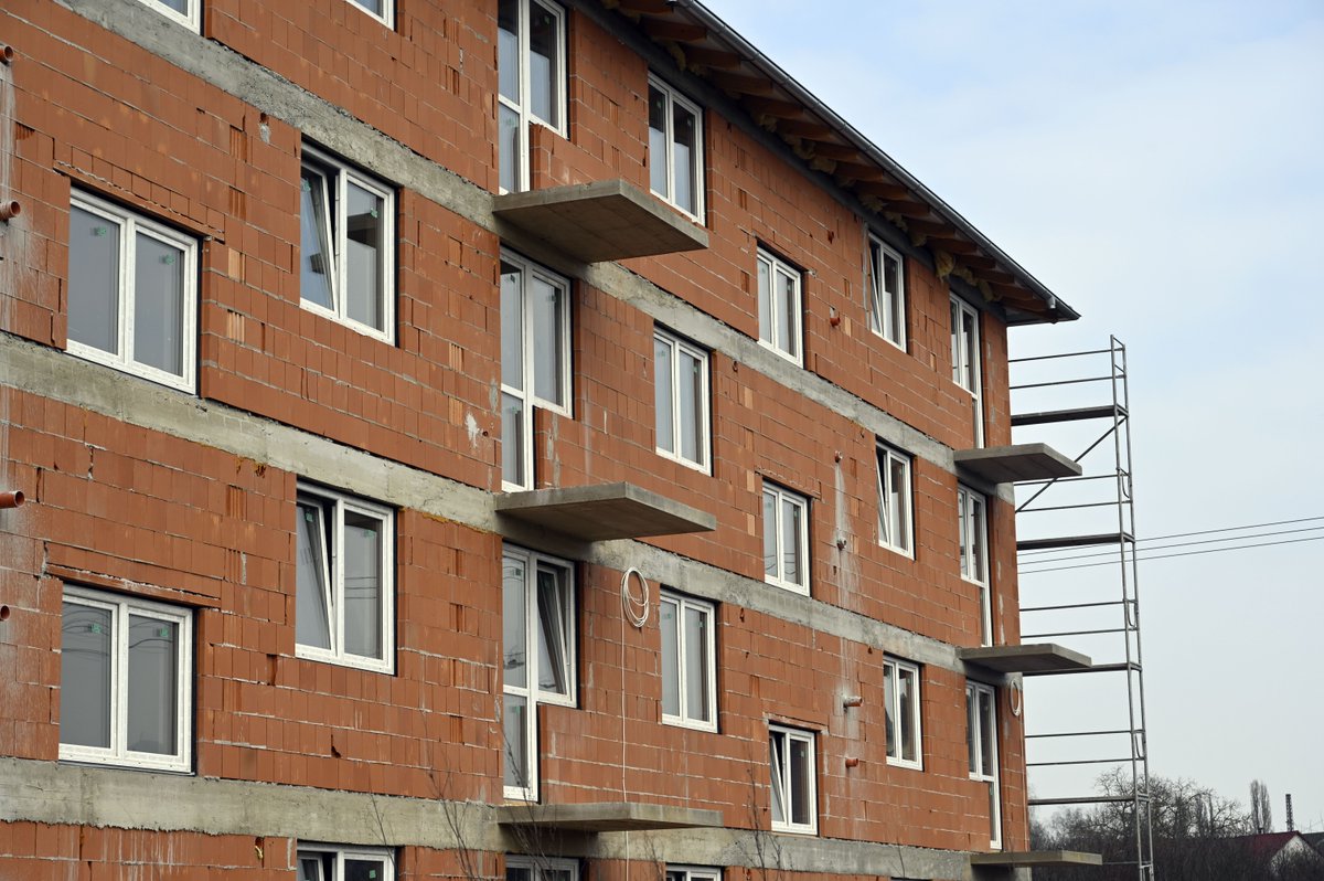 ŠTÁTNY FOND ROZVOJA BÝVANIA BUDE MAŤ NOVÉHO ŠÉFA 🏗️
Štátny fond rozvoja bývania bude od 1. júna dočasne viesť Tomáš Lamprecht, doterajší generálny riaditeľ ŠFRB Juraj Kvetko končí na vlastnú žiadosť. O výberovom konaní budeme informovať na našom webe.