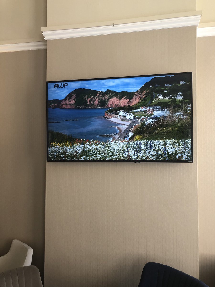 Thank you to ⁦<a href="/alexwaltonpics/">Alex Walton Photography</a>⁩ for this stunning photo as our screensaver on the tv in Berties ⁦<a href="/Victoriabrends/">Victoria Hotel</a>⁩