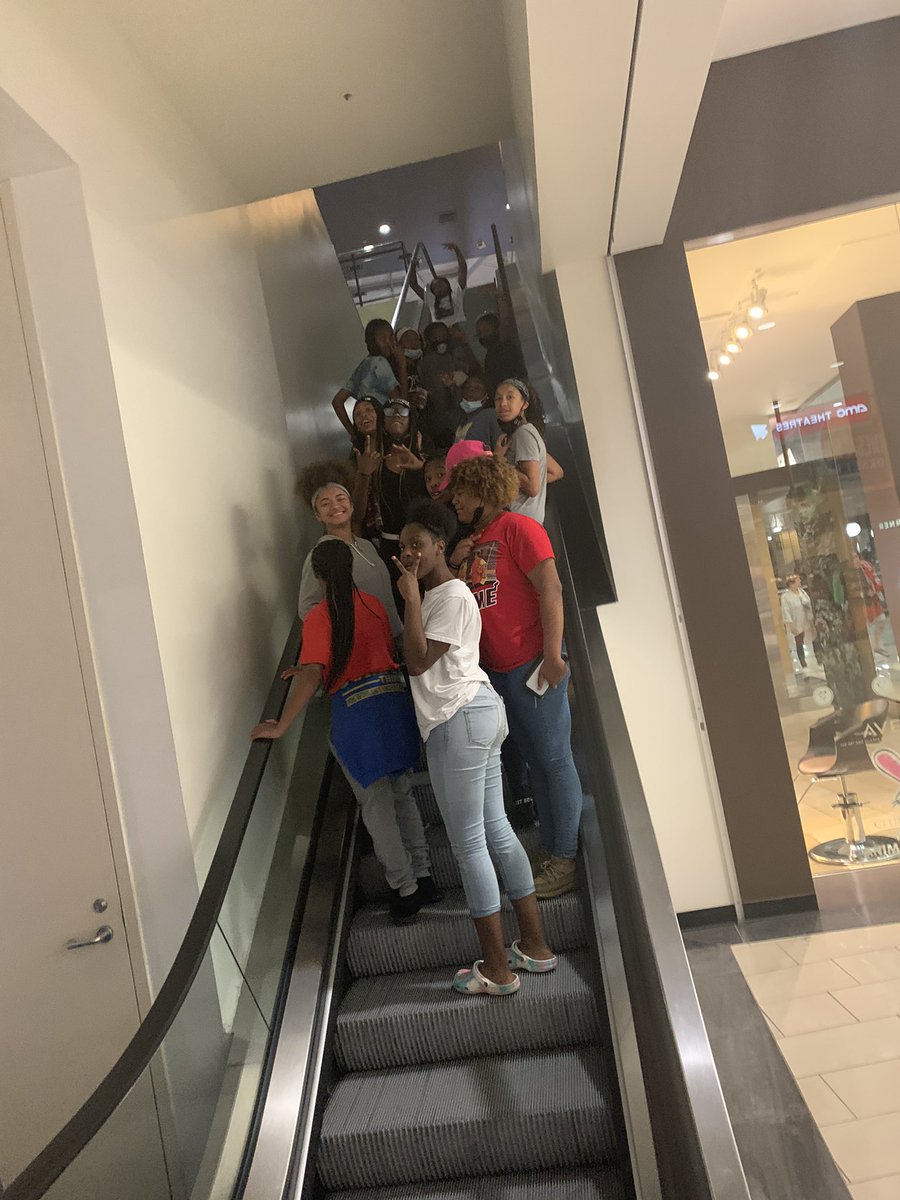 louisiana_u's tweet photo. LAU movie night team bonding!!!! #LAU #JFNF #UA #GUAA https://t.co/oEKmToVgow