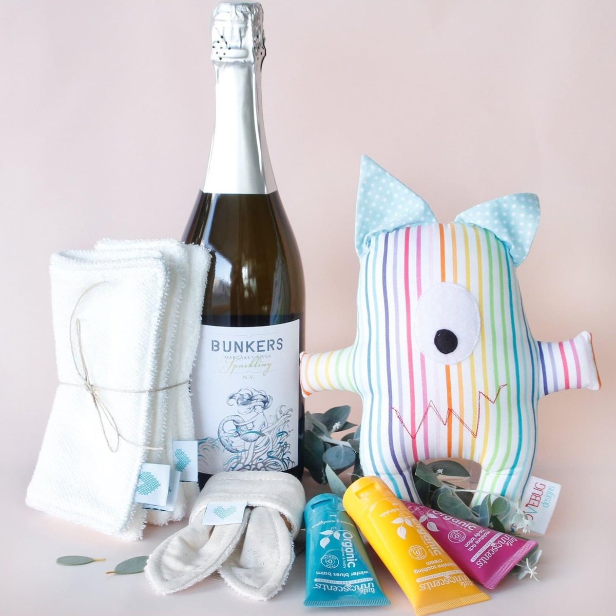 BunkersWines's tweet photo. Love this gorgeous New Baby gift pack from our friends The Daily Blossom. It’s the perfect way to spoil the whole family✨🥂🍾 https://t.co/3VwAVywpoZ