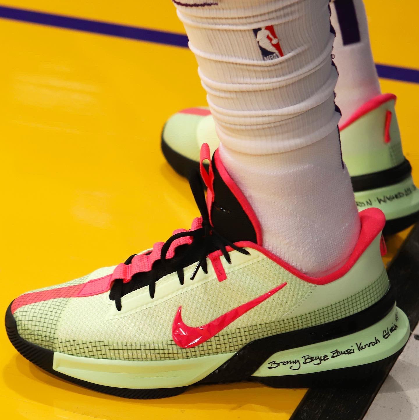 Kyrie 13s top