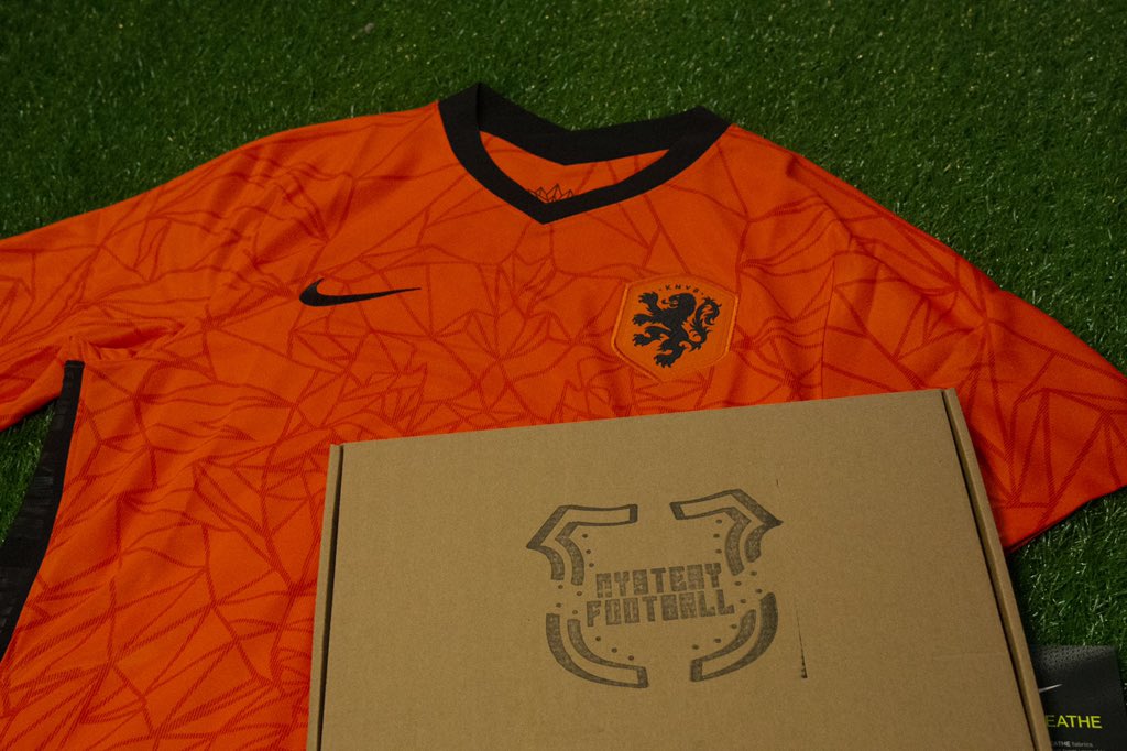 mysteryfootball's tweet image. We are giving away a Mystery Football shirt to one lucky follower! 👕 

To enter: 
1️⃣ RT this tweet
🤝 Follow us

Good luck! 🍀