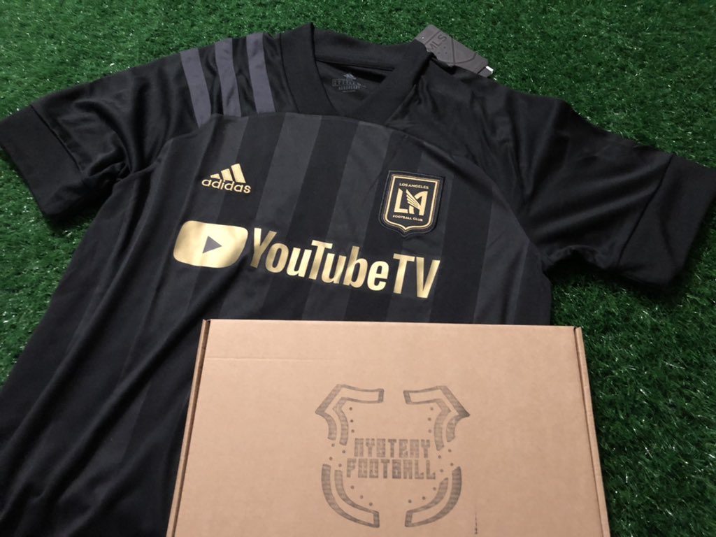 mysteryfootball's tweet image. We are giving away a Mystery Football shirt to one lucky follower! 👕 

To enter: 
1️⃣ RT this tweet
🤝 Follow us

Good luck! 🍀