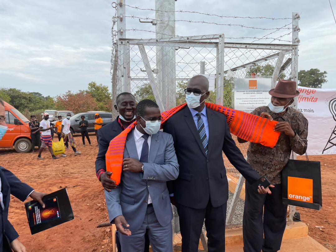 BrutusSadou's tweet photo. Fiers de vous présenter l’inauguration du programme de modernisation et d’extension rurale avec plus de 1000 nouveaux villages couverts, en présence du Pr. Général Umaro Sissoco Embaló et le DG Mr Dramé. Un investissement de 13,4 milliards de FCFA.@orangeafrica @GroupeSonatel https://t.co/sIgWDnP6Jk