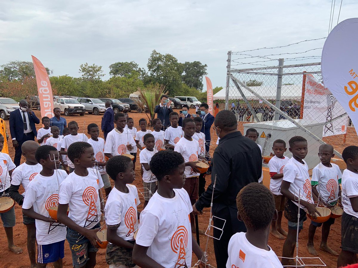 BrutusSadou's tweet photo. Fiers de vous présenter l’inauguration du programme de modernisation et d’extension rurale avec plus de 1000 nouveaux villages couverts, en présence du Pr. Général Umaro Sissoco Embaló et le DG Mr Dramé. Un investissement de 13,4 milliards de FCFA.@orangeafrica @GroupeSonatel https://t.co/sIgWDnP6Jk