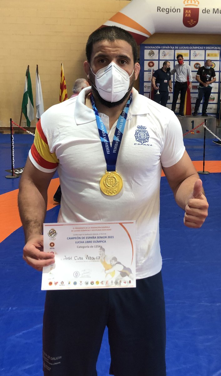 policia's tweet photo. 🏆 ¡Enhorabuena!🤼‍♂️

Este fin de semana se han proclamado Campeones de España de Lucha los agentes de @policia 🥇 José Cuba Vázquez (Lucha Libre Olímpica) y 🥇 Juan Heredia Mena (Lucha Grecorromana)

#Orgullosos https://t.co/anwHjDLPfy
