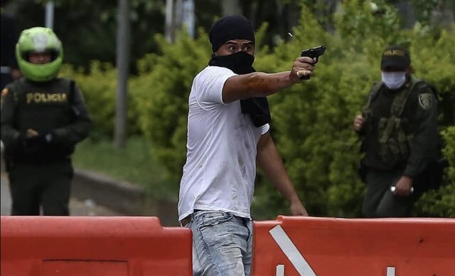 vasengard's tweet image. Esta foto hace inútiles al menos cuatro giras diplomáticas de la vicepresidente-canciller