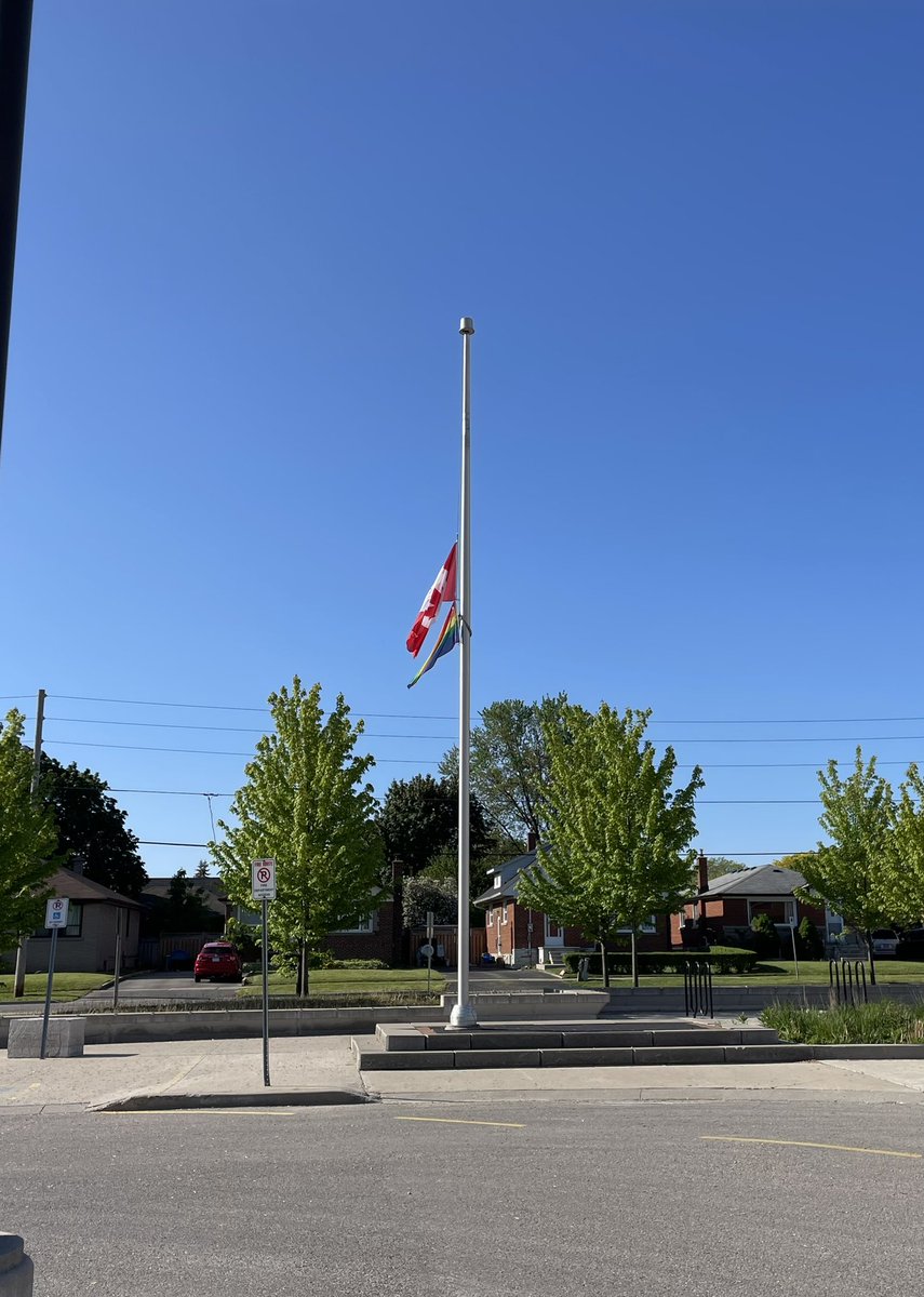 Every Child Matters. Honouring the found 215 &amp; many more who have yet to be found who were forcefully put through the residential school system. It was cultural genocide. Thinking of Indigenous families today &amp; the pain they must be feeling as more truth surfaces. <a href="/ChpsClara/">Clara Hughes PS</a>