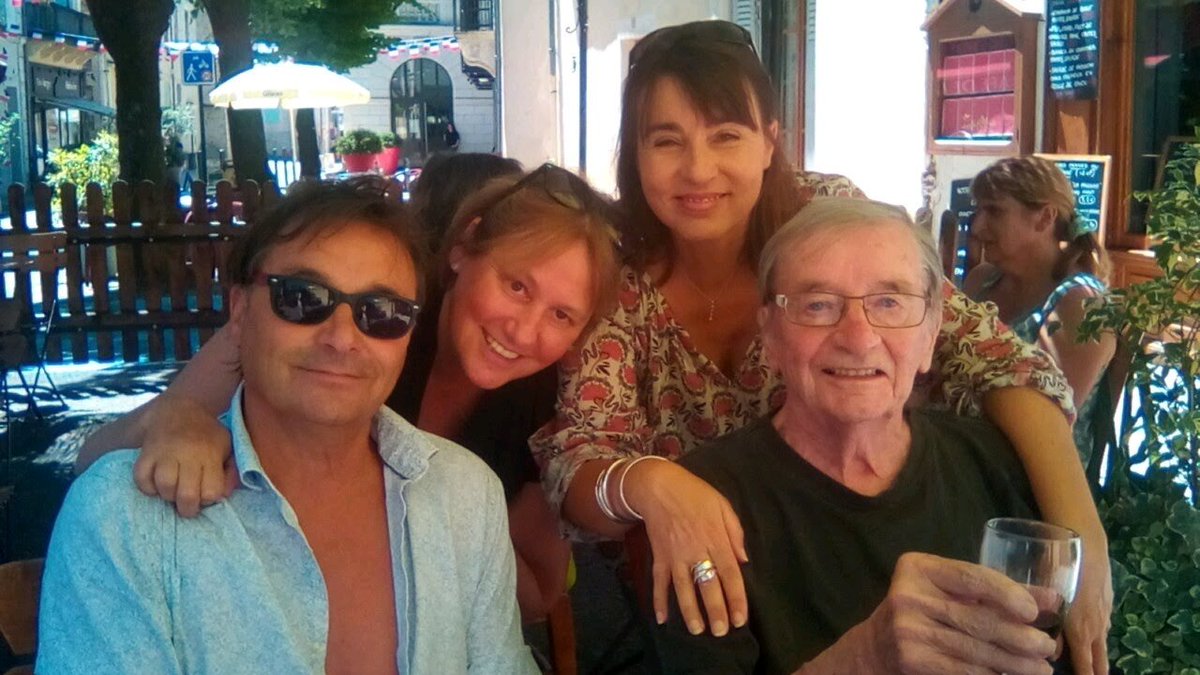 Mon père ne sera pas remis de ce 2e confinement.
 Il vient de nous quitter.
Le désespoir a eu raison de sa combativité. La direction de l'Ehpad de Dieulefit, par des décisions  inhumaines, nous a volé ses dernières années.
<a href="/CPAE_ThinkTank/">CPAE - Cercle des Proches Aidants en EHPAD</a>
<a href="/TenirTaMain/">Tenir ta main</a>
C'était en juin 2020. 👇