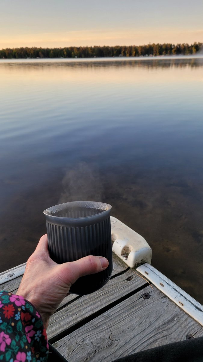 TessHohman's tweet photo. @bloisolson Hot coffee on a crisp morning in Northern Mn... Is there anything better? https://t.co/RhJMU4iL5D