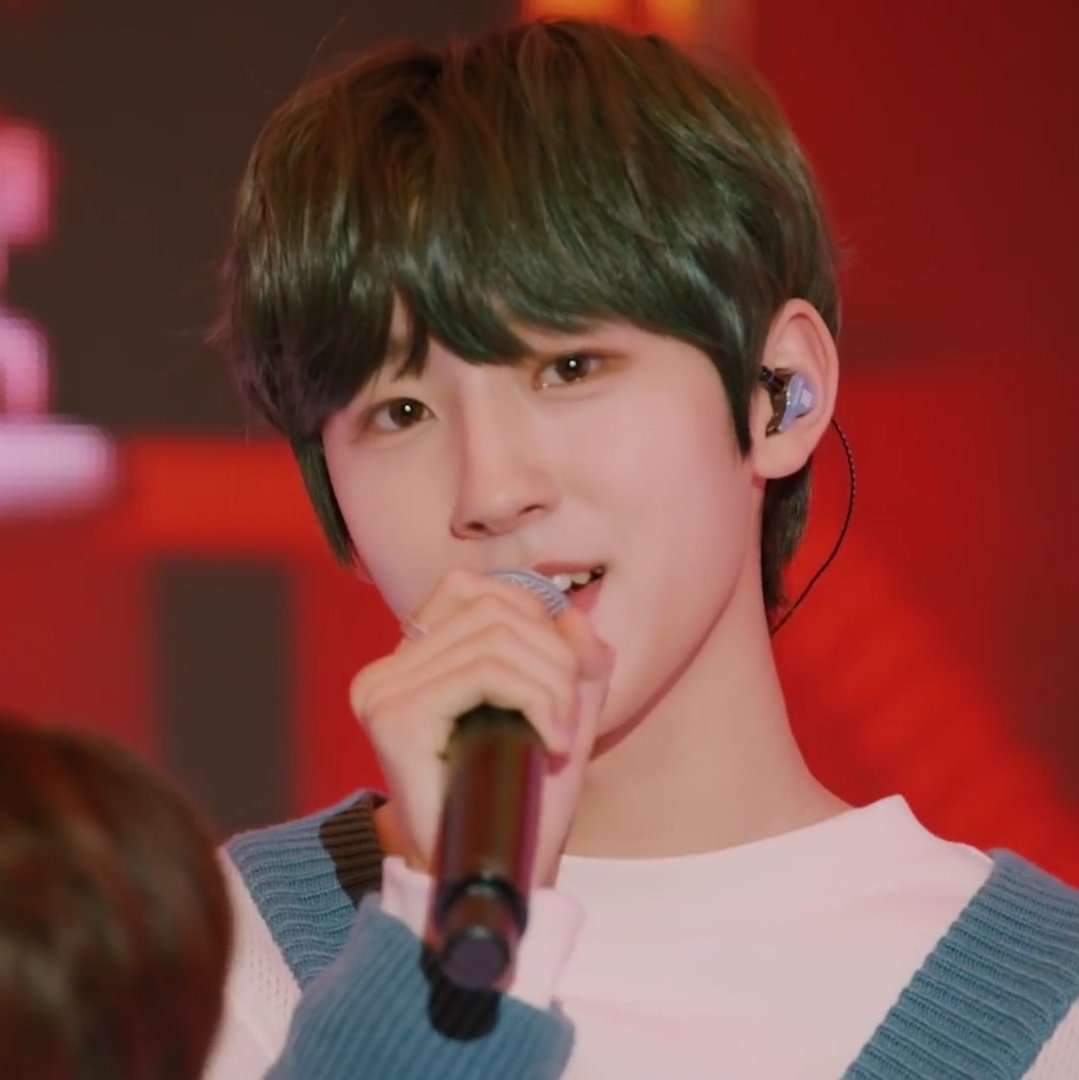 bestofminseo's tweet photo. while we wait for minseo's chance to guest on @woollimTHELIVE , what's a song you would like to hear minseo sing or even do a dance cover of?

#김민서 #드리핀 @drippin https://t.co/Xstd7l8Y7r