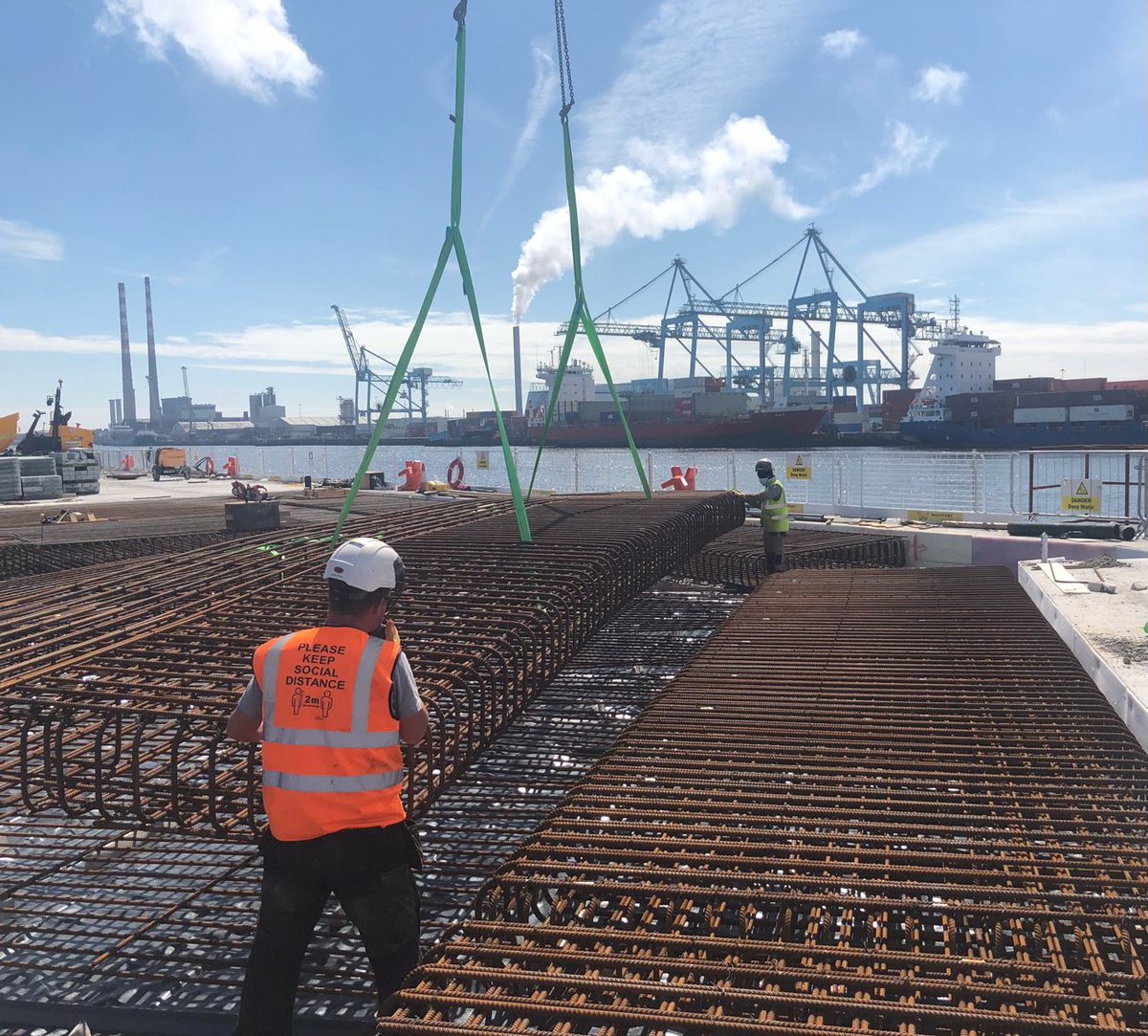 midland_steel's tweet photo. Great work by our FasterFix Modular Rebar team over the weekend ☀️
#team #rebar #BIM #offsiteconstruction #FasterFixModularRebar #60tonne https://t.co/VyGXp9kQMy
