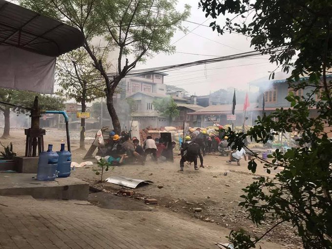 shafiur's tweet photo. #May31Coup Tharsi Village, Kalay, Sagaing

Fighting started this morning
Several arrests by SAC. 
BOMB EXPLOSIONS in front of CB Bank, Hospital and in Aung Thitsar Ward

News: Zalen. 
#WhatsHappeninglnMyanmar #PeopleDenfenceForce https://t.co/5kxaLyAP2d