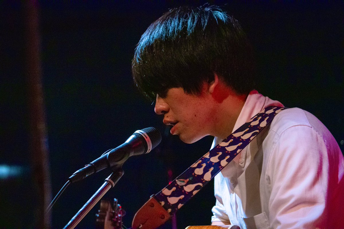 KAMOSHIDA_SSW's tweet photo. 5/29八王子papaBeat鴨志田喜久3rdワンマンライブ「夢の話」

写真①
※鴨志田喜久

photo.
江尻心平 @ejirishinpei　
Ayaka. @music_1833
Sαlt Cαndy - 塩飴 @ame_au_sel https://t.co/hVVL7YFn6Y