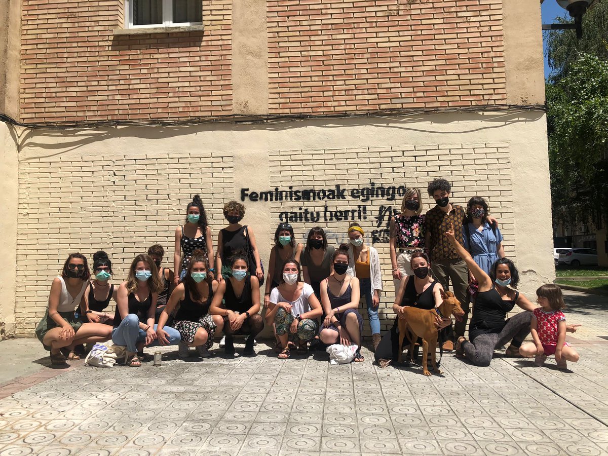 ernaidonibane's tweet photo. Larunbateko neska* gazteon argazkia uzten dizuegu. Eskerrik asko hurbildu zineten guztioi! #Neskagazteoneguna21 https://t.co/mSy6O9QiZ8