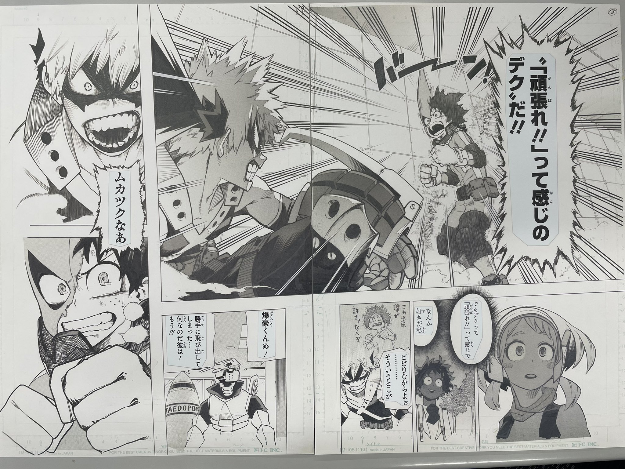 少年ジャンプ漫画賞 僕のヒーローアカデミア 見開き原稿 はこんな感じで描かれています 通常はノド側をタチキリ線で切ってくっつける人が多いですが 堀越先生は原稿用紙を切らずに そのまま貼り合わせて描くスタイルのようです 印刷範囲が変わるだけで