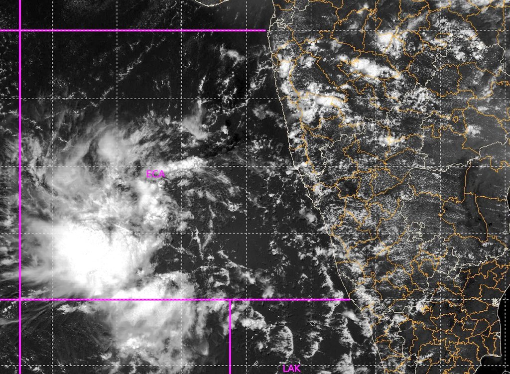 MumbaiWeather4's tweet photo. Latest satellite imagery shows some dense cloud over EAST CENTRAL ARABIAN SEA (ECA) #mumbai has started getting its pre monsoon showers. 
PARTLY CLOUDY SKY WITH LIGHT RAIN/DRIZZLE : @Indiametdept
@Hosalikar_KS
#mumbairains https://t.co/PwOtMBWAia