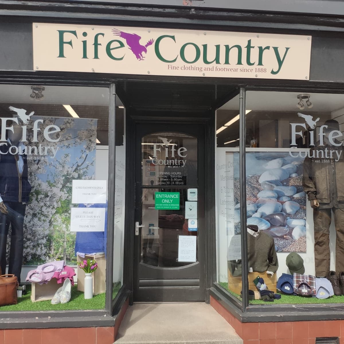 fifecountry's tweet photo. Our Strathmiglo shop is open today until 5pm, so if you are out for a Bank Holiday drive in Fife today why not pop in. (Please remember our Cupar shop is currently closed.)
#FifeCountry #ShopLocal #ShopFife #OutdoorClothing #CountryClothing #Footwear #Since1888 https://t.co/BBffwQb958