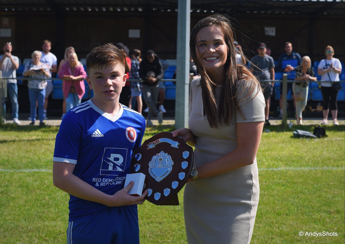 AndysShots123's tweet photo. Victory for @wellingunited 🆚 @MetrogasFC in yesterday's @KentYouthLeague U13's North Div Final, a match which burst into life in the 2nd half with a flurry of goals. @fcwelling @Metrogasu13KYL @NonLeagueCrowd @CharlotteR_22 
View match photos 📸at 
https://t.co/aEOxZtUhsC https://t.co/C21Uv91jza