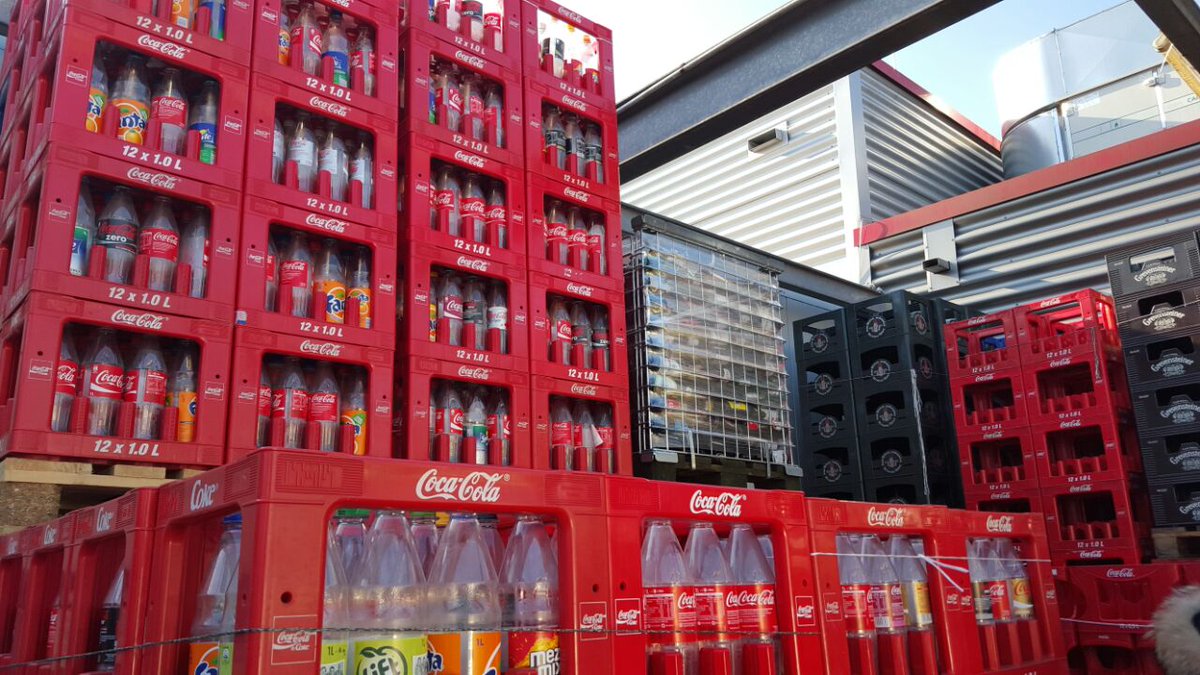 _Retorna's tweet image. Que dice Coca-Cola que quiere un mundo sin #residuos. lavozdegalicia.es/noticia/carbal…
Pues lo tienen sencillo: asegurarse que todas sus latas y botellas se vendan con depósito y promover el uso de envases reutilizables. #LeydeResiduos #sddr #economiacircular #residuocero