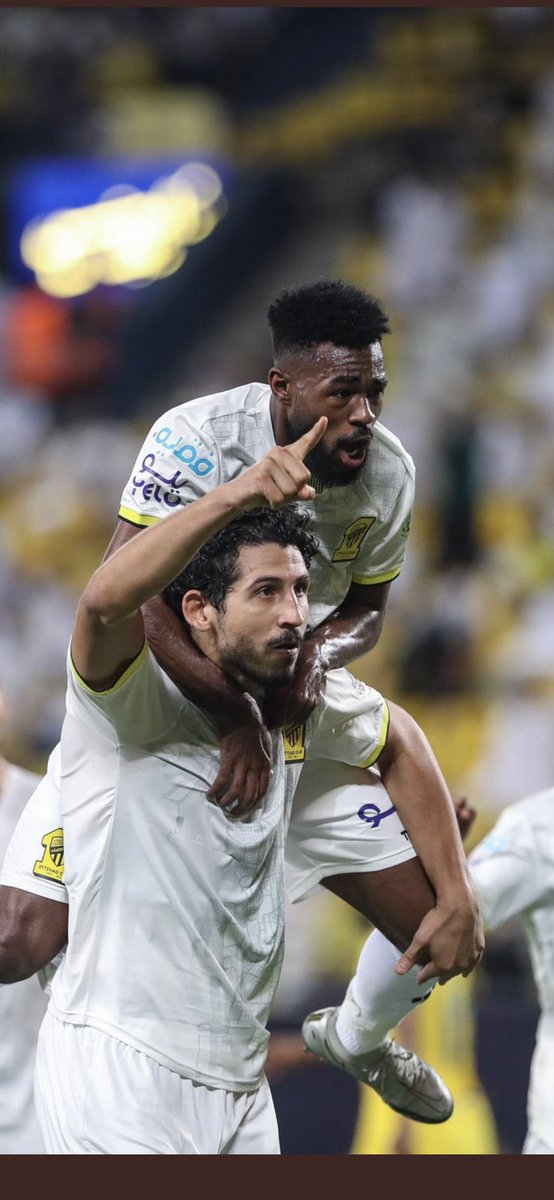 الحمدلله علي الفوز و نهاية موسم جيد حققنا فيه جزء من اهداف الفريق و تكون بدايه جديده نبني عليها للسنوات القادمه لنادينا و جماهيره 🖤💛
و ان شاء الله نبدأ من نهائي البطوله العربيه 🙏🏾

#الاتحاد 💛