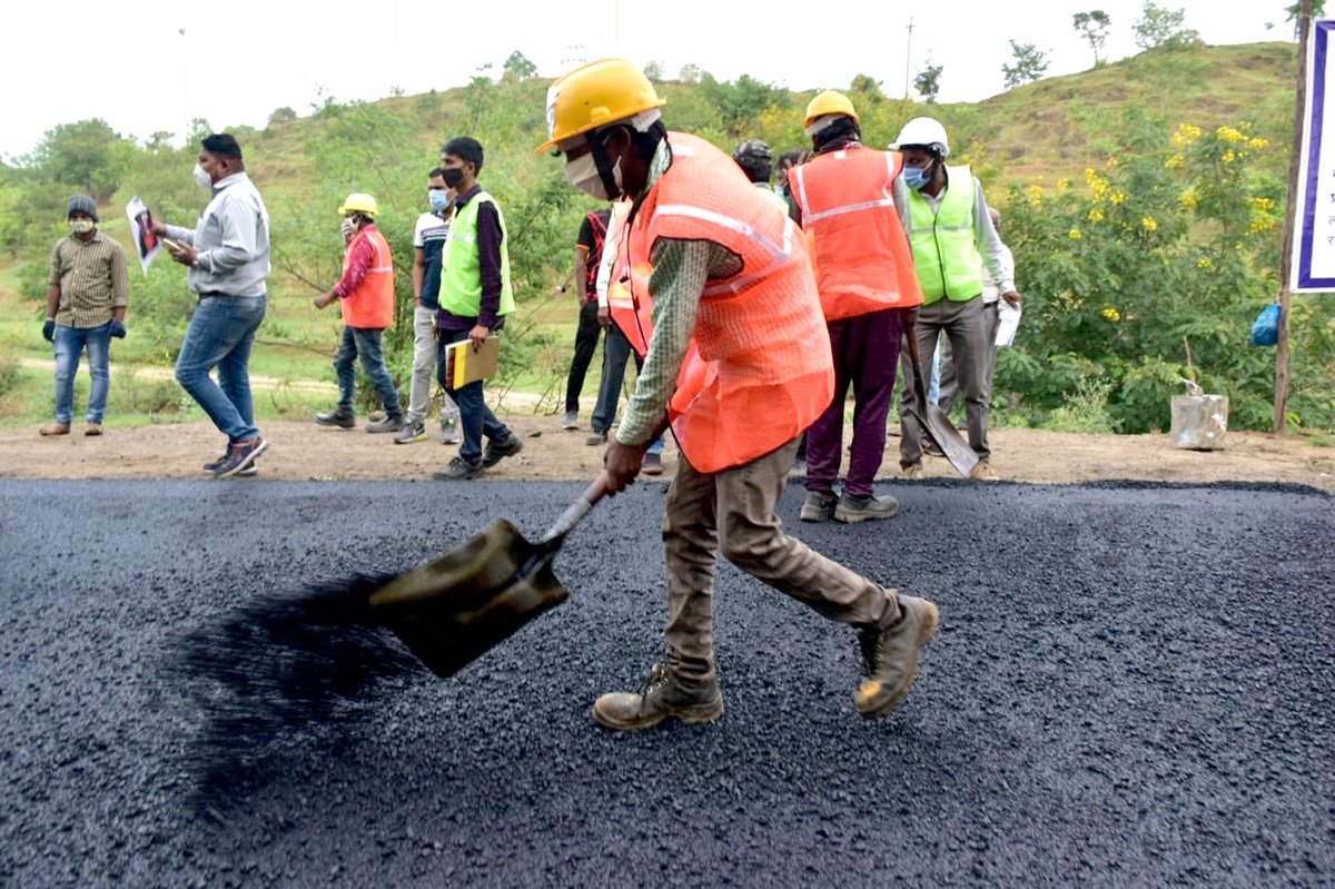 jivrajchole's tweet image. २४ तासात ३९ किमीचा रस्ता बनवण्याचा विश्वविक्रम &apos;राजपथ&apos;च्या नावावर... महाराष्ट्राच्या एकसष्टीनिमित्त राजपथ इन्फ्राकॉन व सार्वजनिक बांधकाम विभागाकडून अनोखे अभिवादन; &apos;लिम्का बुक&apos;मध्ये नोंद...
@AshokChavanINC @mahapwdofficial @CMOMaharashtra @kuldeepjadhavMT @ParagKMT @PSamratSakal