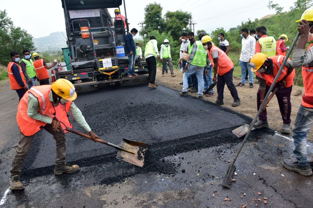 jivrajchole's tweet image. २४ तासात ३९ किमीचा रस्ता बनवण्याचा विश्वविक्रम &apos;राजपथ&apos;च्या नावावर... महाराष्ट्राच्या एकसष्टीनिमित्त राजपथ इन्फ्राकॉन व सार्वजनिक बांधकाम विभागाकडून अनोखे अभिवादन; &apos;लिम्का बुक&apos;मध्ये नोंद...
@AshokChavanINC @mahapwdofficial @CMOMaharashtra @kuldeepjadhavMT @ParagKMT @PSamratSakal