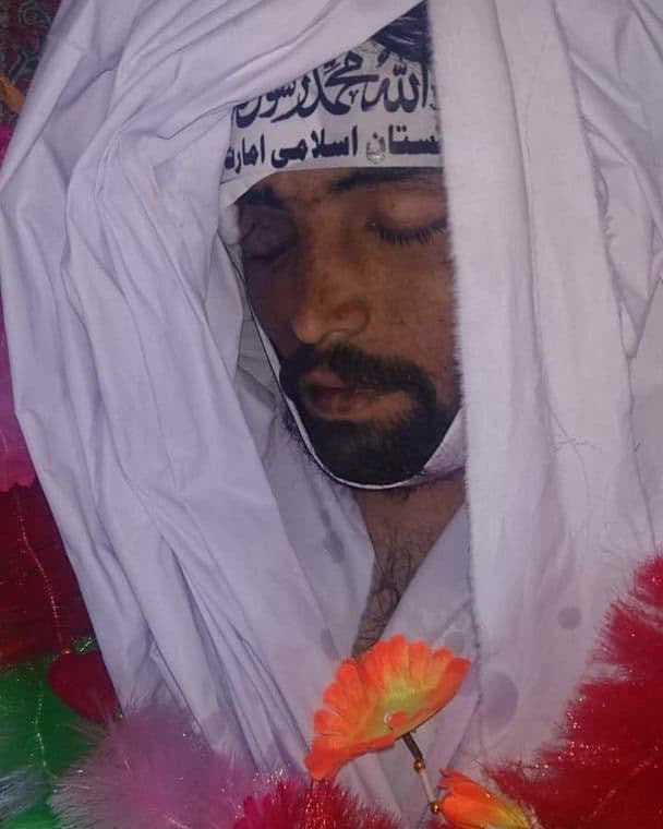 RS_AfghanPeople's tweet photo. حنظله والی نامنهاد گروه طالبان برای ولایت فراه در پی حملات نیروهای امنیتی کشور در آن ولایت با پسرش حافظ الیاس که مسئول امنیتی شهر فراه بود کشته شدند.
جسد این پدر و پسر در شهر پشاور پاکستان دفن گردیده است.
#Afghanistan
#NDS_Afghanistan
#NDS_01_UNIT
#TRUST_OF_A_NATION https://t.co/mC66nMqpRQ