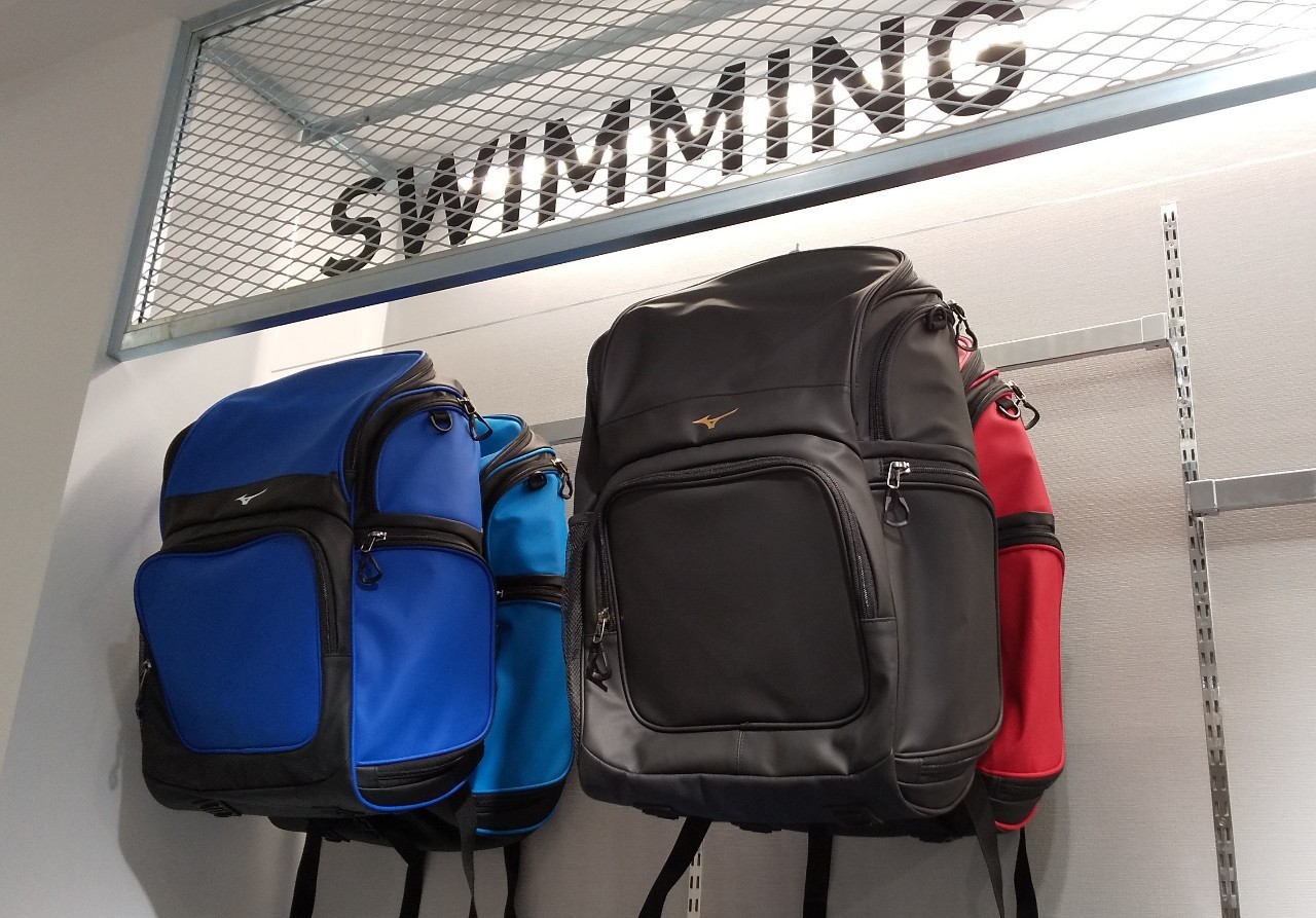 Mizuno Tokyo スイム バックパック がリニューアル 合皮素材で水に強くしっかり自立 ビート板もすっぽり入る大容量です バックパック35l 8 690 税込 Mizuno Swim Mizunotokyo ミズノ 水泳 部活 T Co Pqj5fyh1fx Twitter