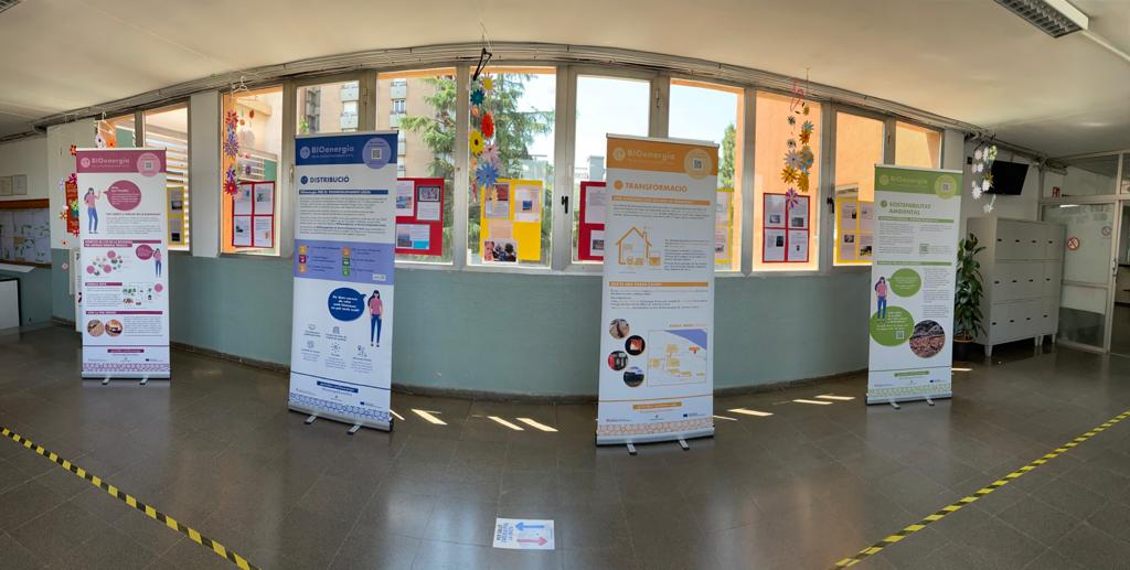 vdreig's tweet photo. .@granollers posa en marxa l'exposició #bioenergia per al #desenvolupamentlocal, que podeu veure de forma presencial i virtual via https://t.co/EL6pbCPnwy #biomassa #ODS #EUSEW2021 @FonsUECat @AccioClimaDIBA @Bioenergia_Cat @Ecoserveis. Us hi esperem! 🌳♻️🔥 https://t.co/r7ulB6edag