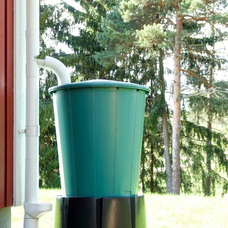 TruGreenUK's tweet image. With the weather the way it is at the moment collecting rainwater using a water butt/rainwater collection tank is a great thing to do to help the environment and save water.

 trugreen.co.uk/save-water-inv… 

#rainwatercollection #savetheenvironment #savetheplanet #Lawncare #TruGreen