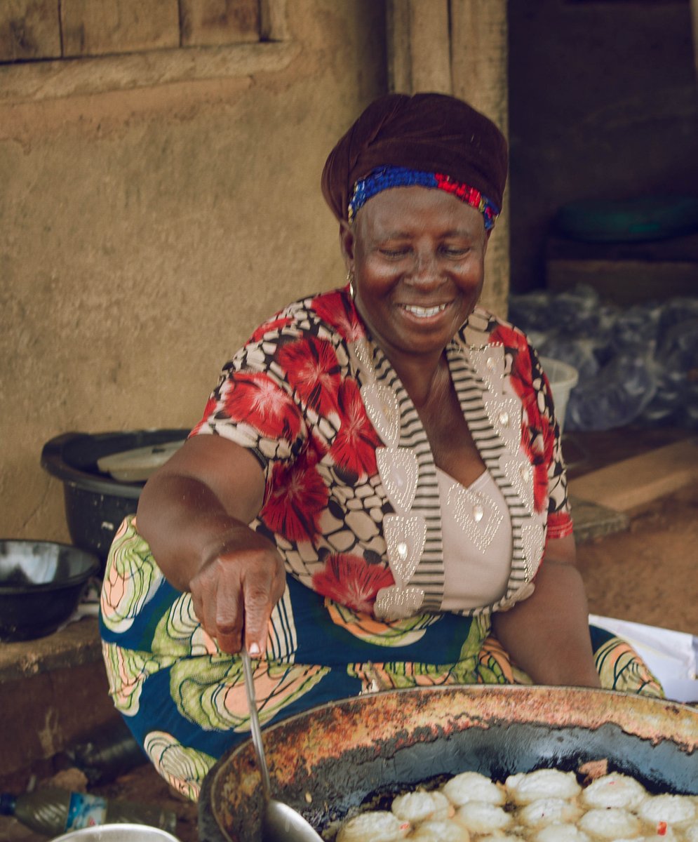 nzagi09's tweet photo. Aside the delicious akara she sold me, the way she was kind and happy dishing it, made me realize LIFE is a GIFT and to always be happy when i remember that.
 location: oshengere, ibadan.
RT 
#MondayMotivation  #photooftheday #photograph https://t.co/F2sWy0QsbQ